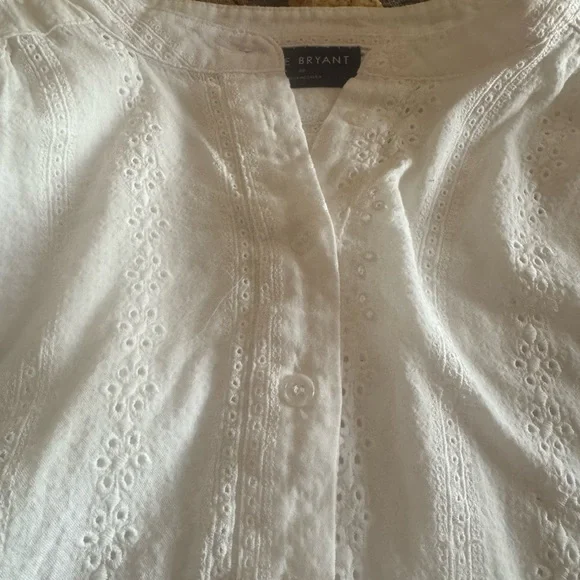 White Short-Sleeve Eyelet Blouse - Picture 4 of 7